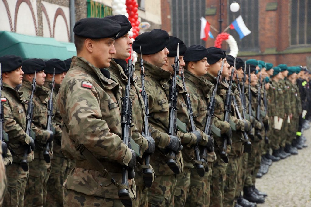 Uczniowie klas mundurowych ślubowali w Rynku