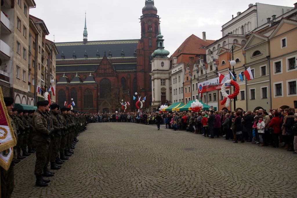 Uczniowie klas mundurowych ślubowali w Rynku