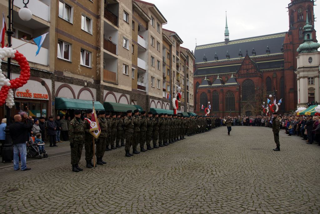 Uczniowie klas mundurowych ślubowali w Rynku