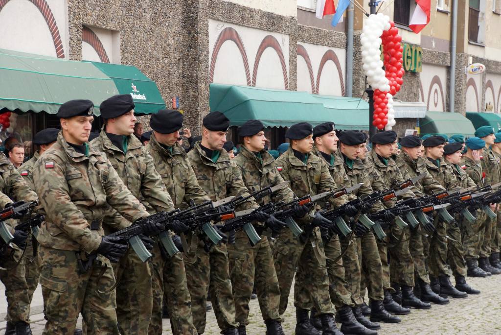 Uczniowie klas mundurowych ślubowali w Rynku