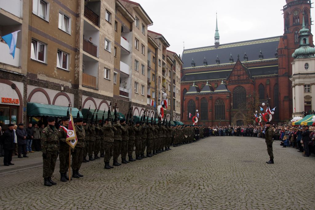 Uczniowie klas mundurowych ślubowali w Rynku