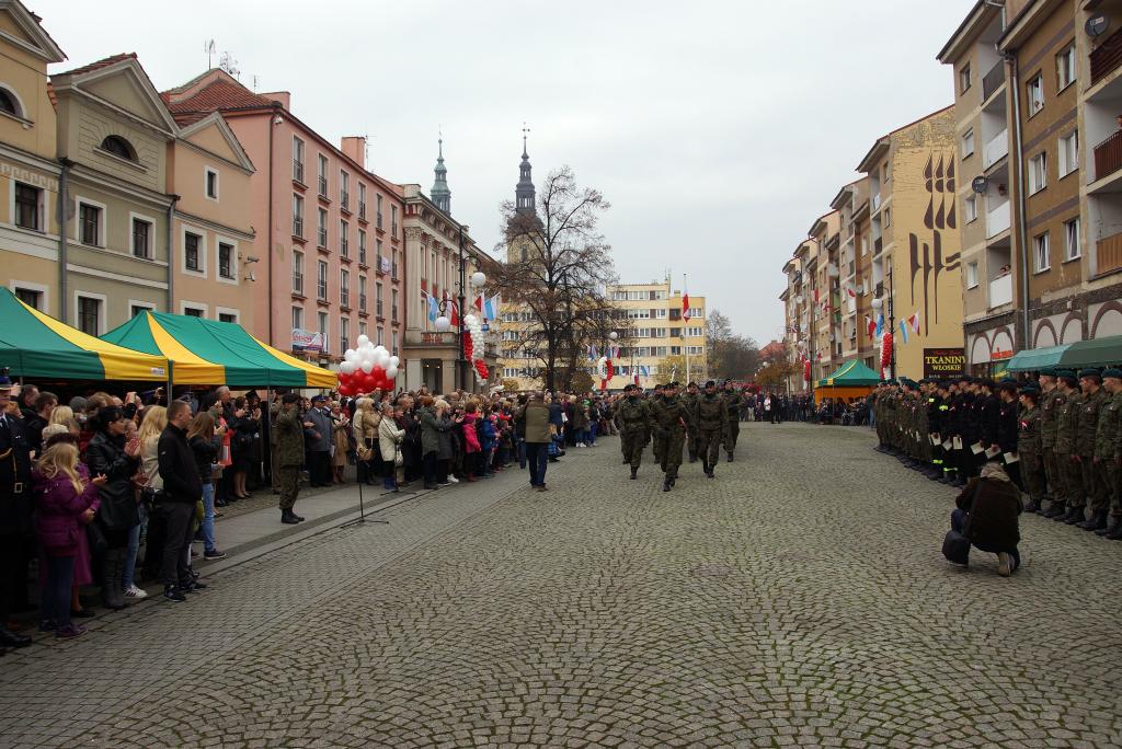 Uczniowie klas mundurowych ślubowali w Rynku