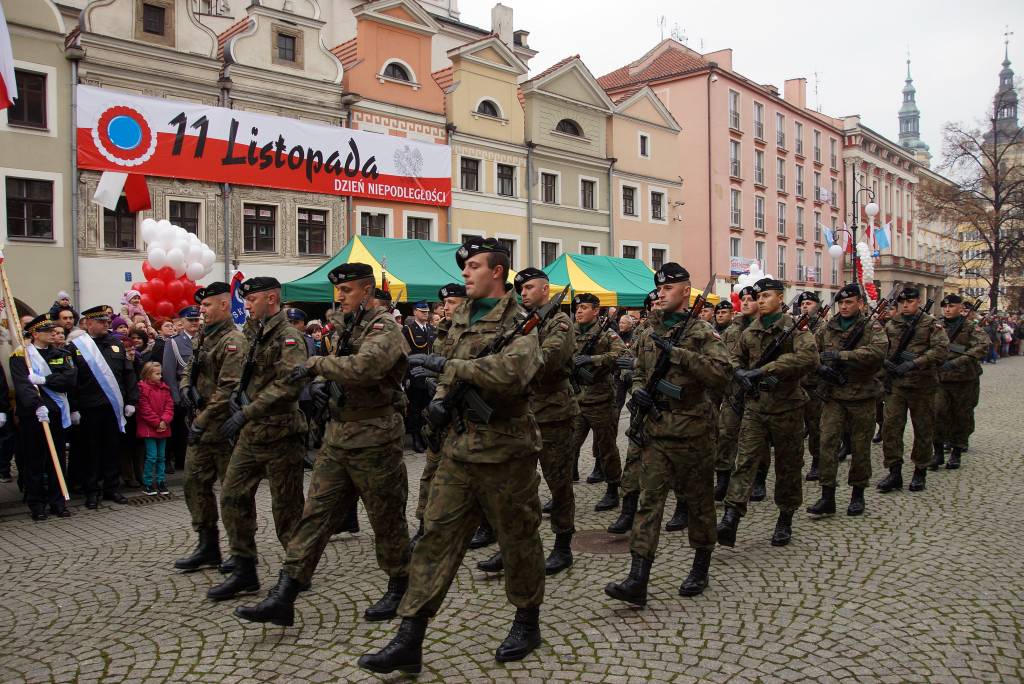 Uczniowie klas mundurowych ślubowali w Rynku