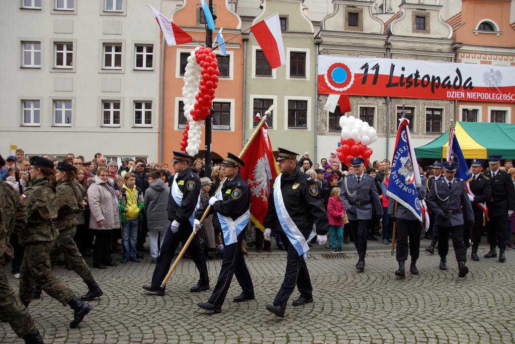 Uczniowie klas mundurowych ślubowali w Rynku