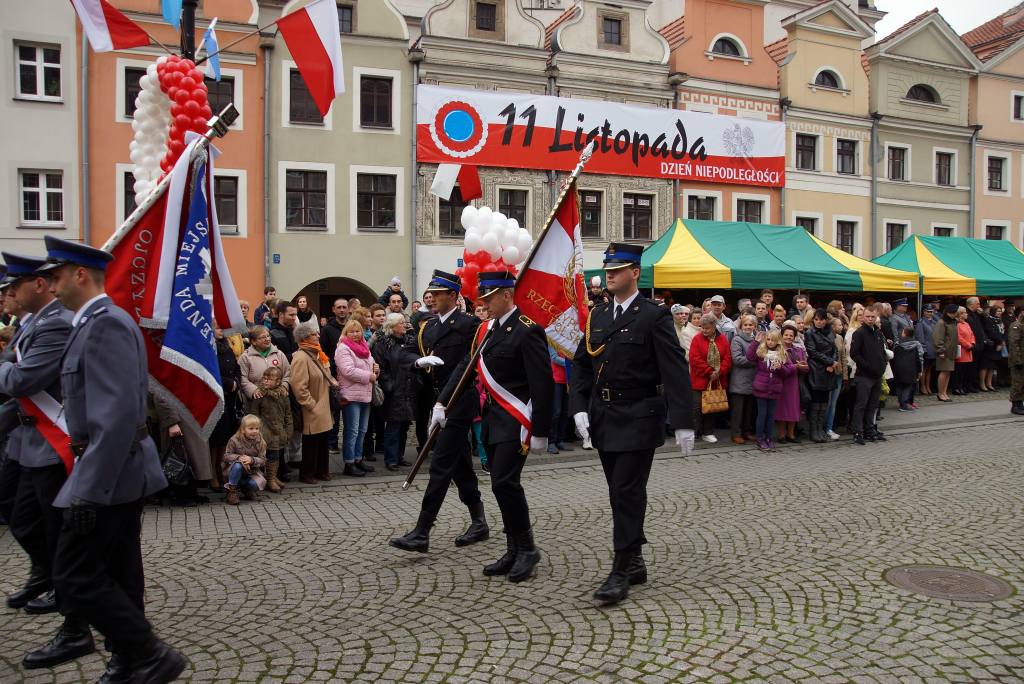 Uczniowie klas mundurowych ślubowali w Rynku