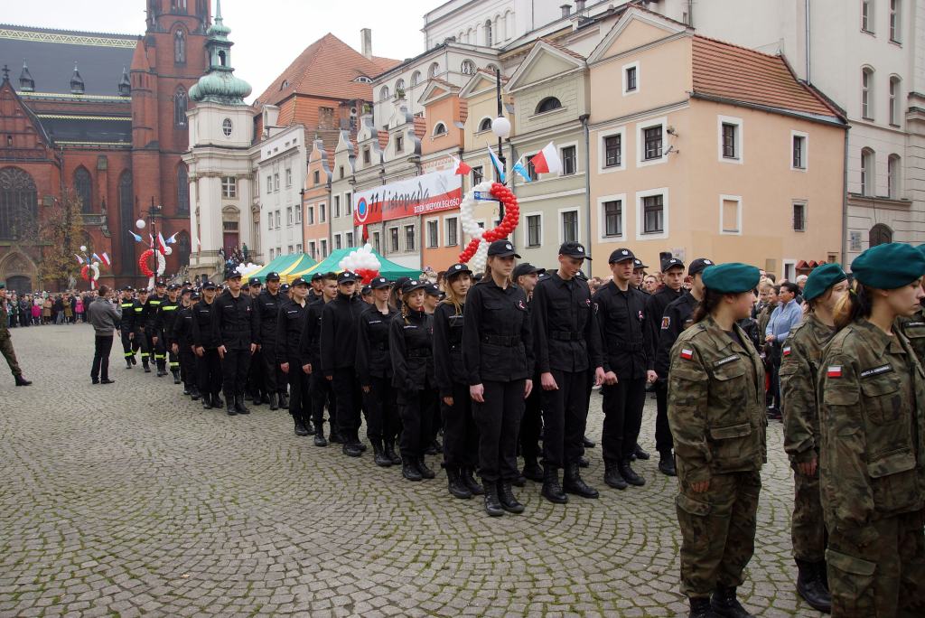 Uczniowie klas mundurowych ślubowali w Rynku