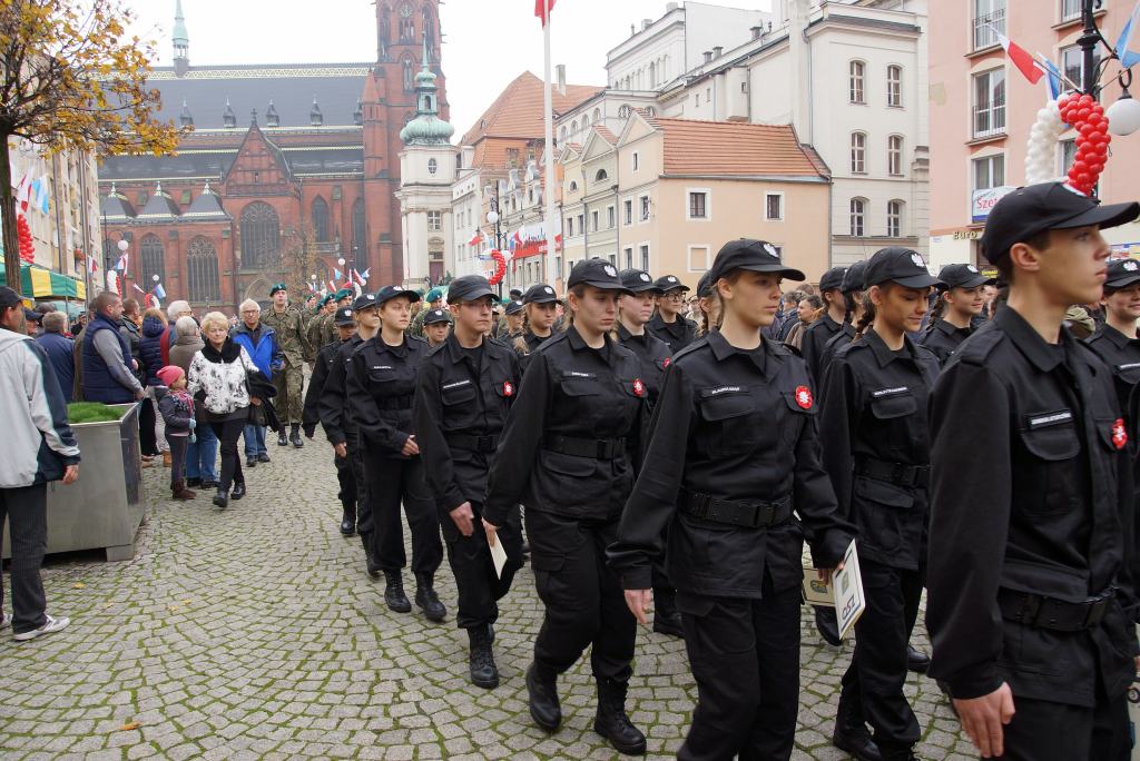Uczniowie klas mundurowych ślubowali w Rynku