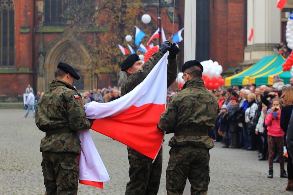 Uczniowie klas mundurowych ślubowali w Rynku