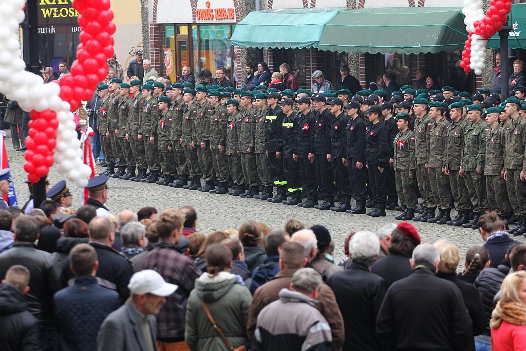 Uczniowie klas mundurowych ślubowali w Rynku