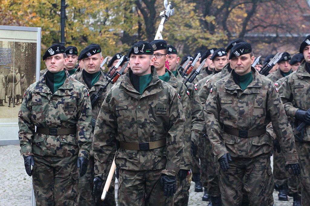 Uczniowie klas mundurowych ślubowali w Rynku