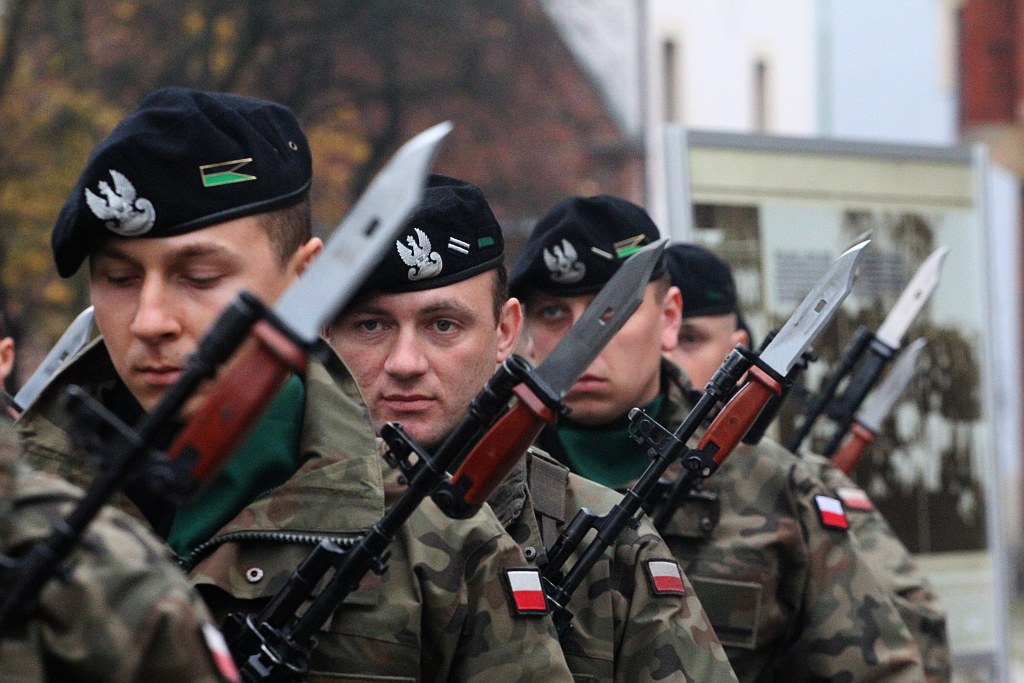 Uczniowie klas mundurowych ślubowali w Rynku