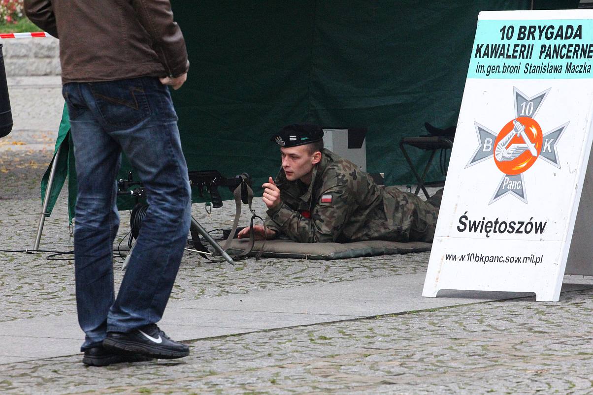 Uczniowie klas mundurowych ślubowali w Rynku