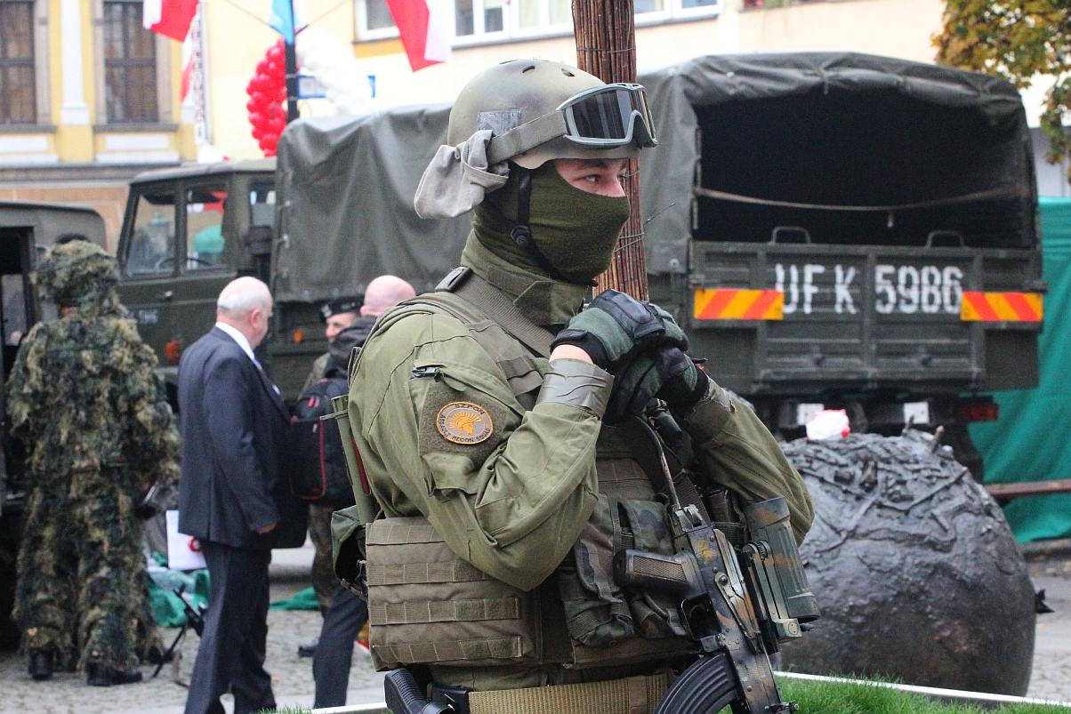 Uczniowie klas mundurowych ślubowali w Rynku