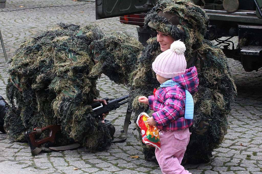 Uczniowie klas mundurowych ślubowali w Rynku