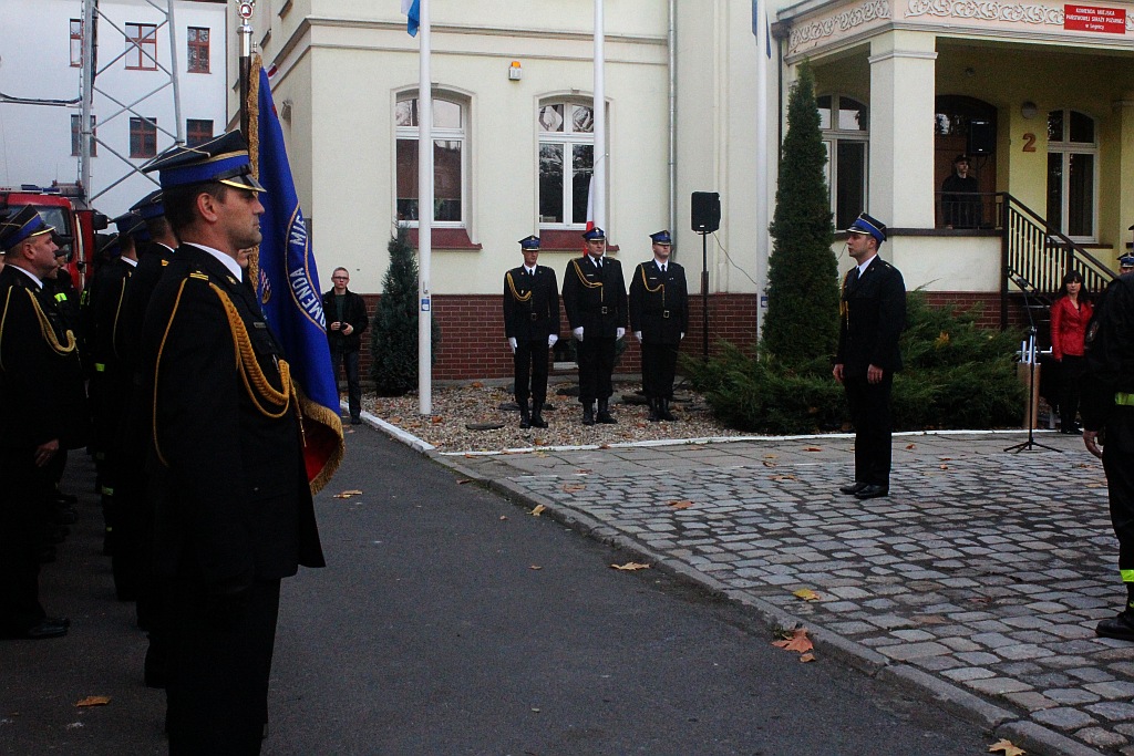 Strażacy pochwalili się nowym Mercedesem