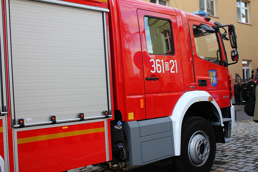 Strażacy pochwalili się nowym Mercedesem