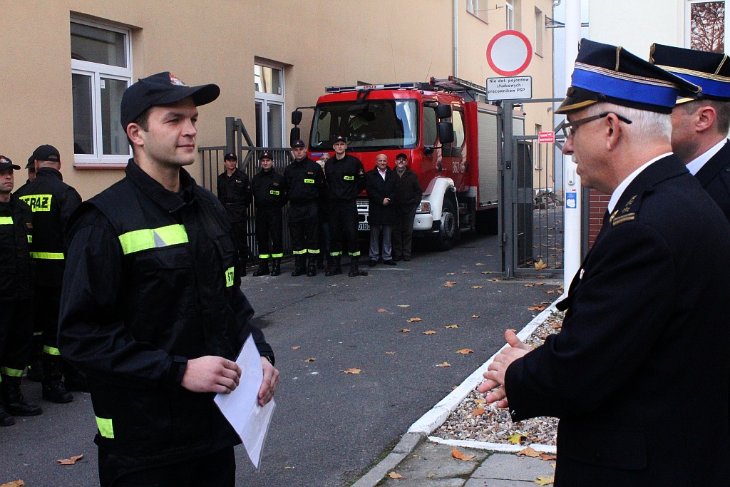 Strażacy pochwalili się nowym Mercedesem