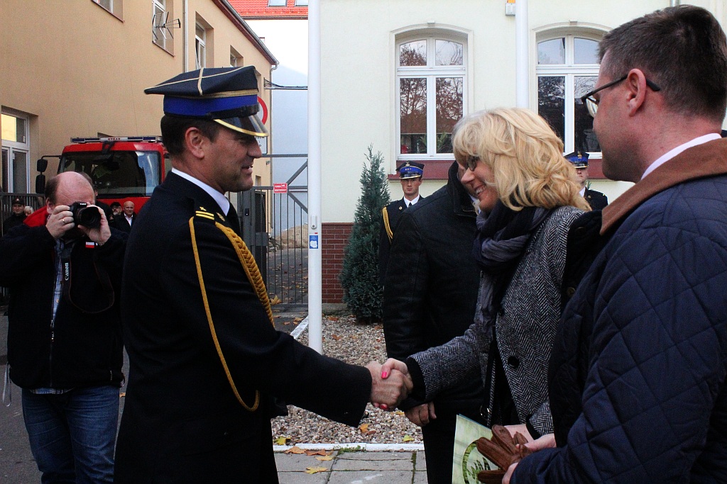 Strażacy pochwalili się nowym Mercedesem