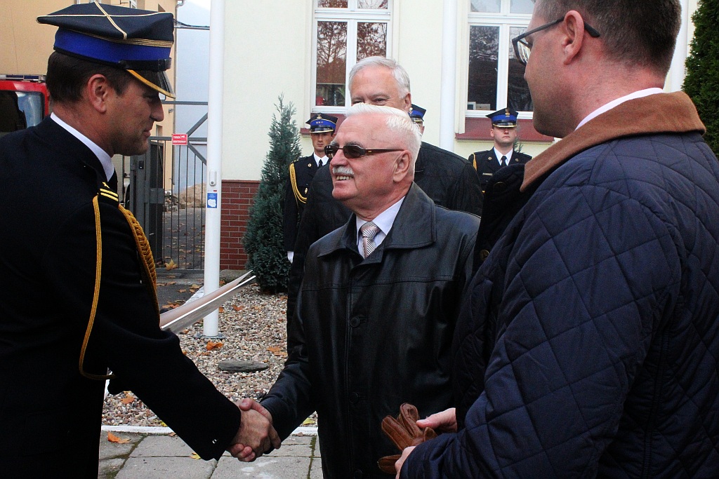 Strażacy pochwalili się nowym Mercedesem