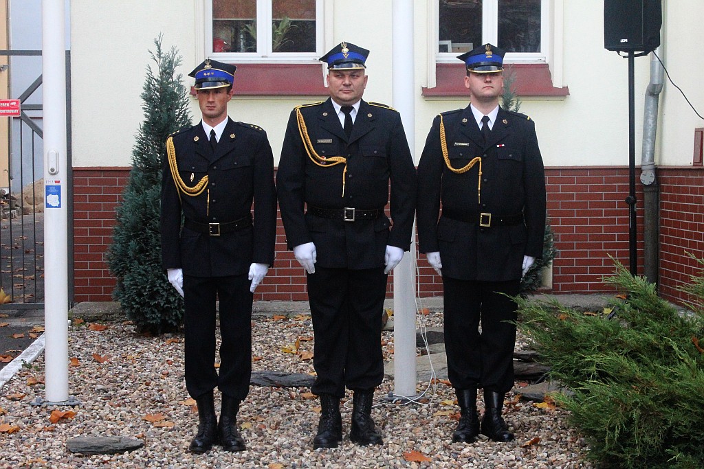 Strażacy pochwalili się nowym Mercedesem