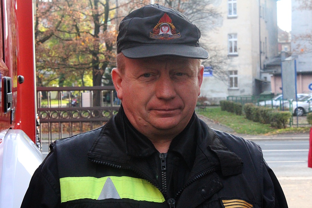 Strażacy pochwalili się nowym Mercedesem