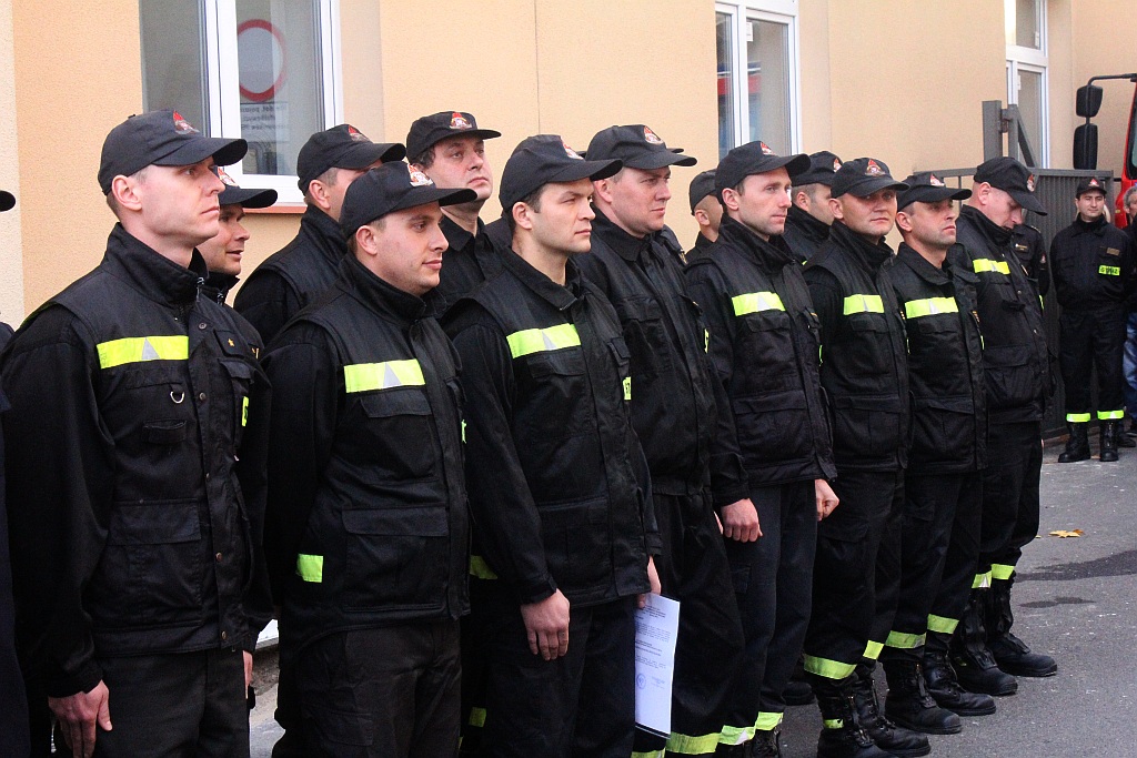 Strażacy pochwalili się nowym Mercedesem