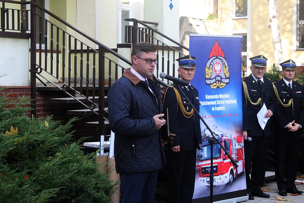 Strażacy pochwalili się nowym Mercedesem