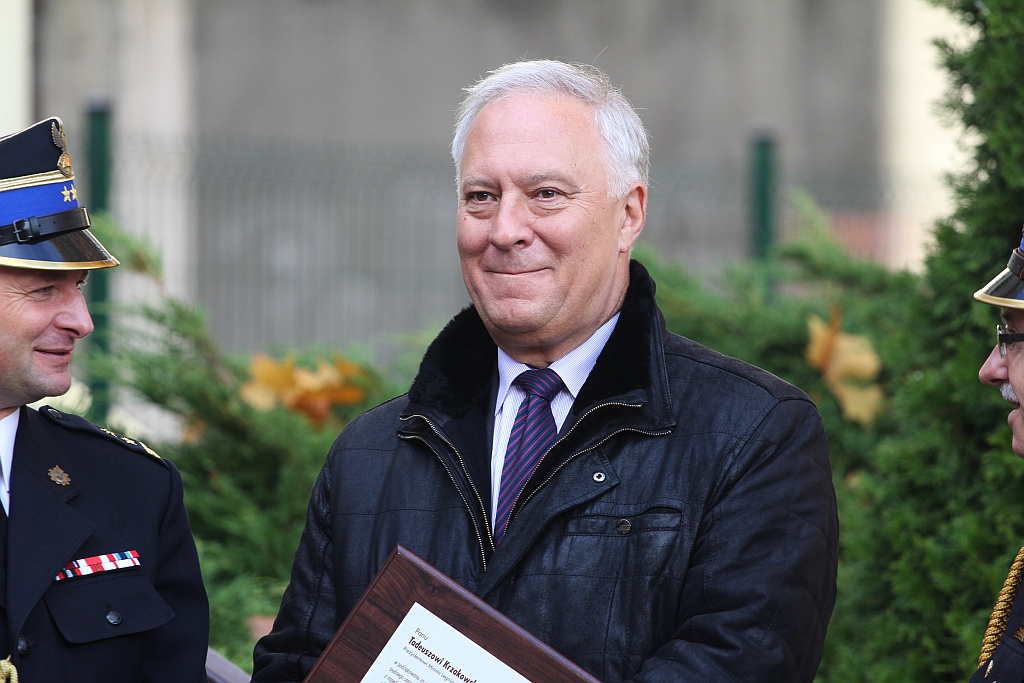 Strażacy pochwalili się nowym Mercedesem