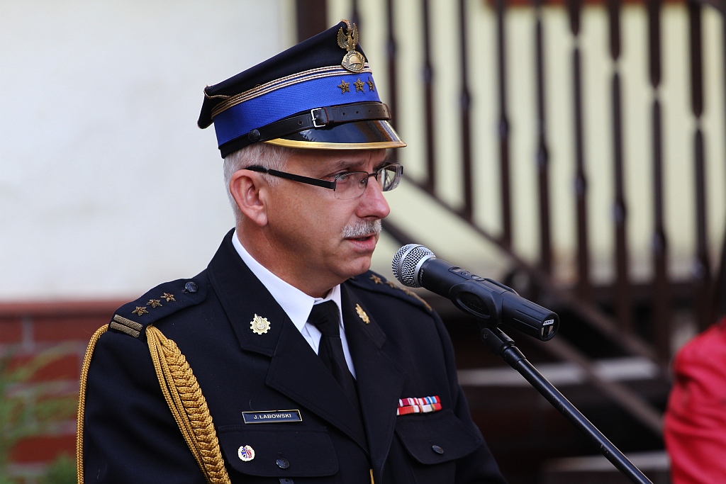 Strażacy pochwalili się nowym Mercedesem