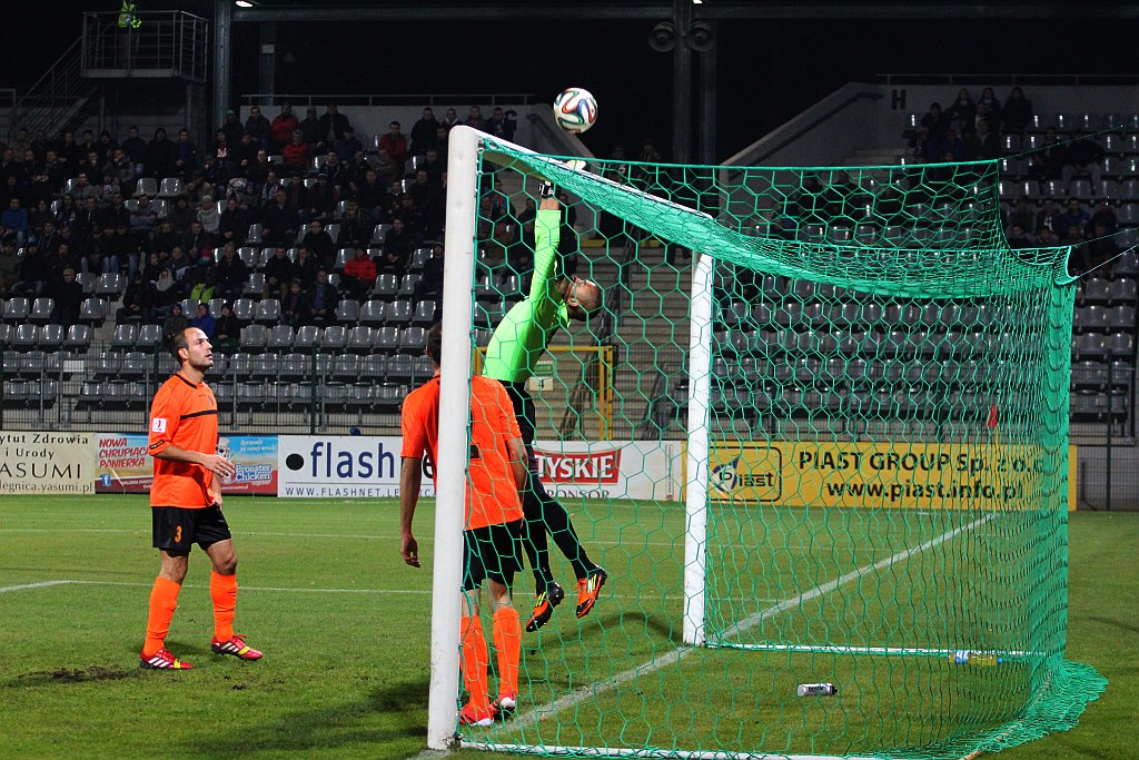 Midzierski uratował Miedź. Derby na remis