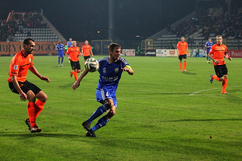 Midzierski uratował Miedź. Derby na remis