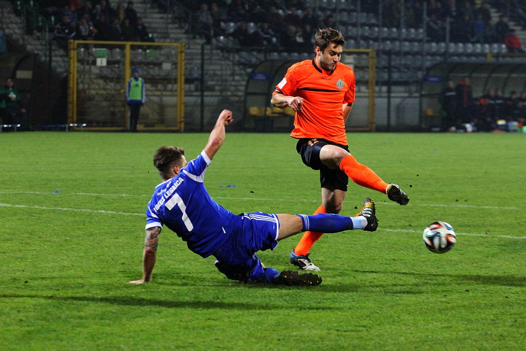 Midzierski uratował Miedź. Derby na remis