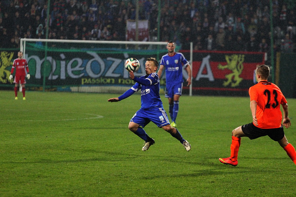 Midzierski uratował Miedź. Derby na remis