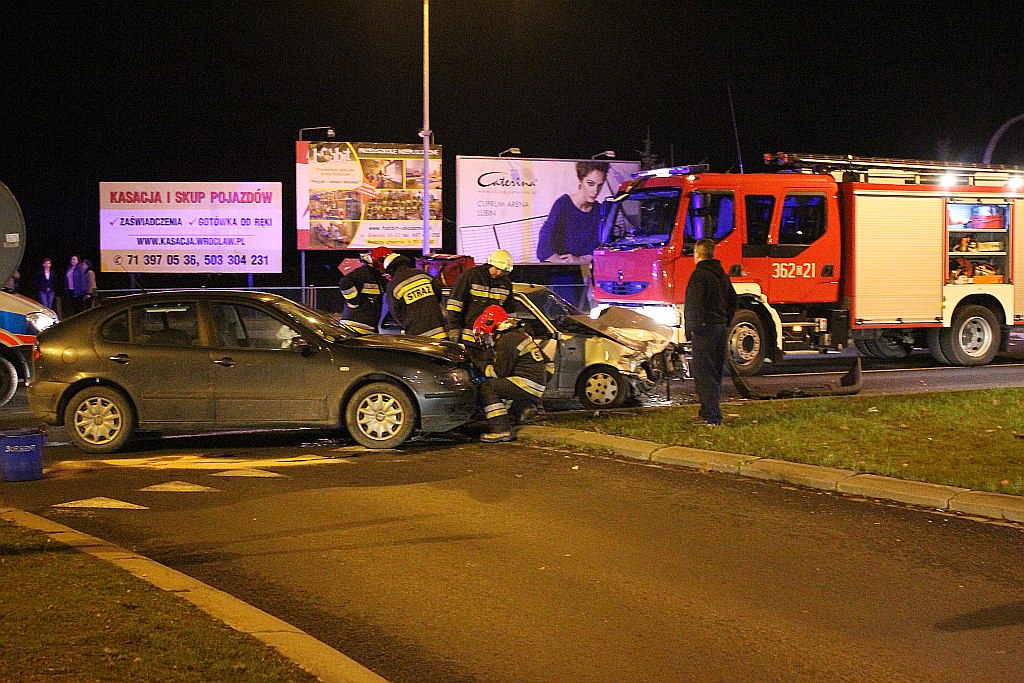 Zderzenie dwóch aut. Cztery osoby w szpitalu