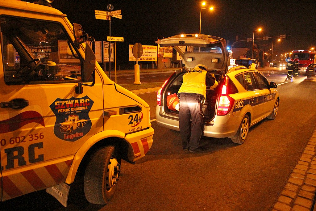 Zderzenie dwóch aut. Cztery osoby w szpitalu