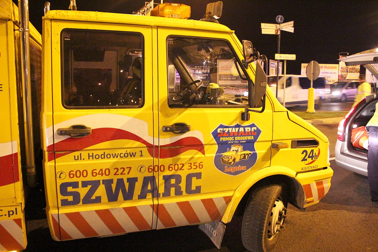 Zderzenie dwóch aut. Cztery osoby w szpitalu