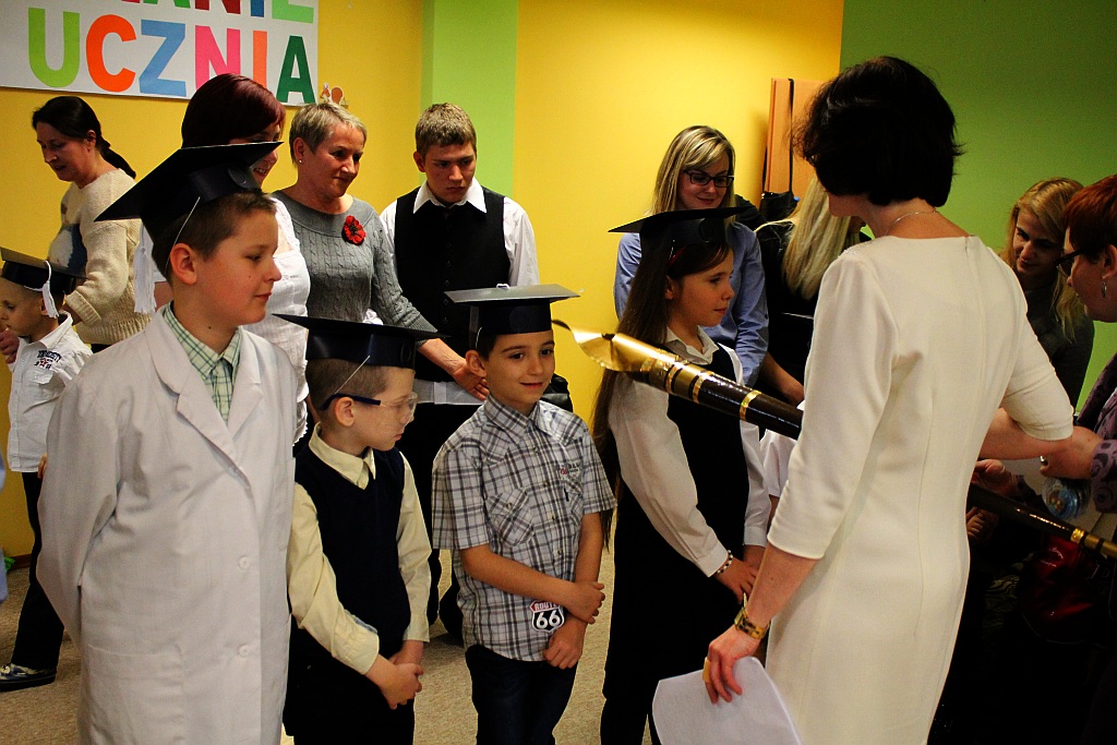 Pasowanie uczniów w szkole 