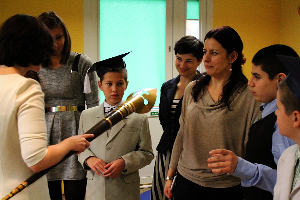 Pasowanie uczniów w szkole 