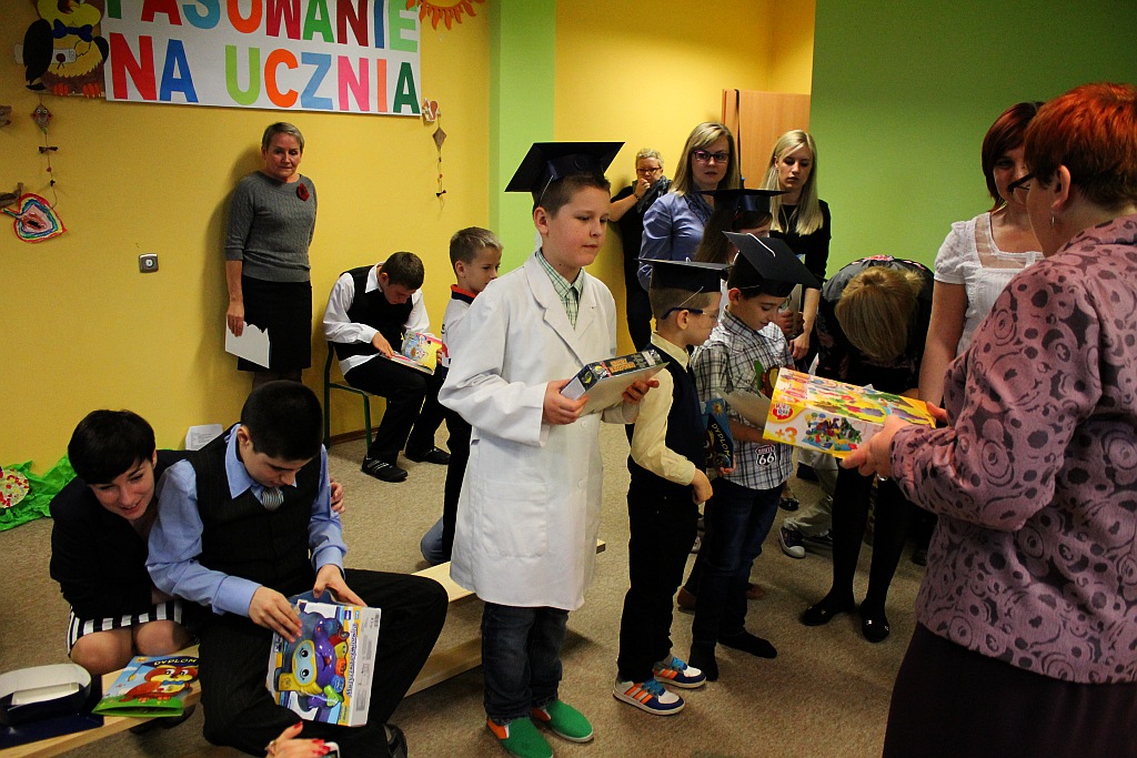 Pasowanie uczniów w szkole 