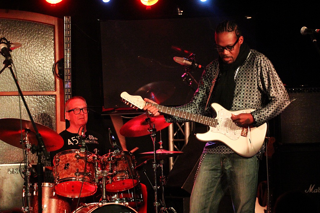 Blue Monk i jego blues rockowy skok w bok