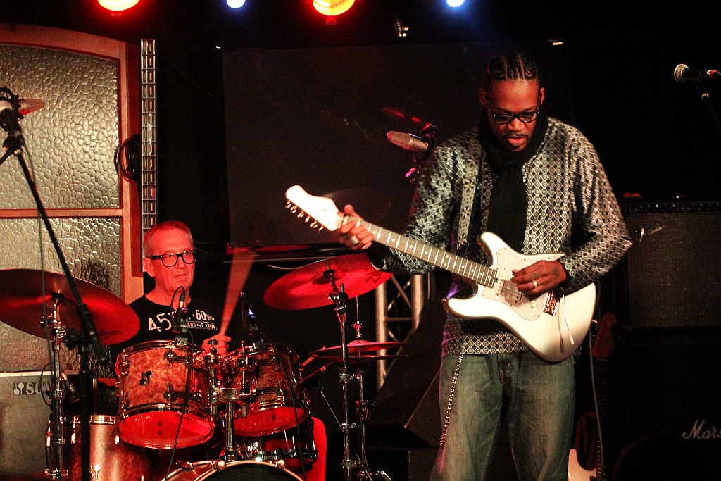 Blue Monk i jego blues rockowy skok w bok