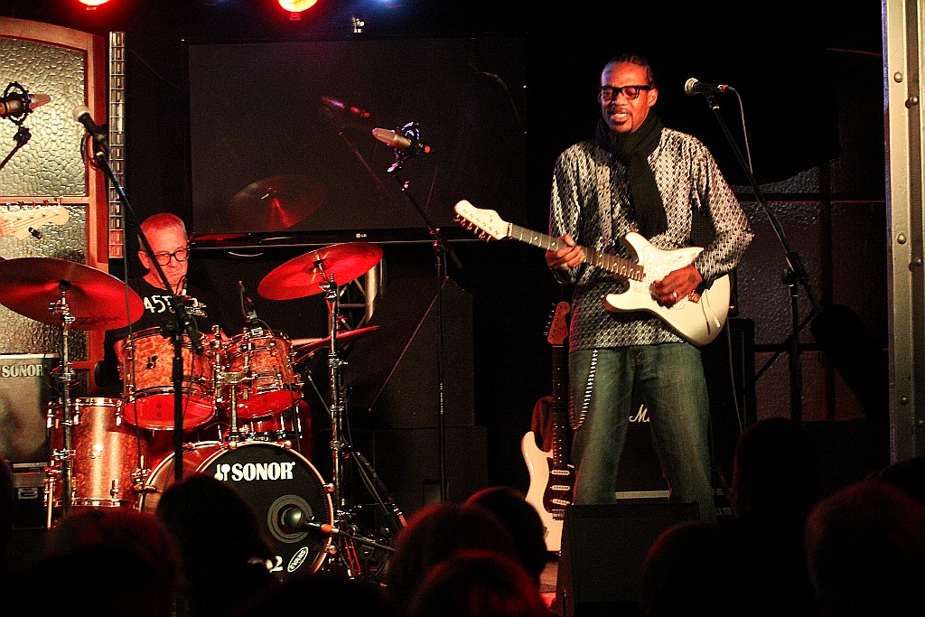 Blue Monk i jego blues rockowy skok w bok