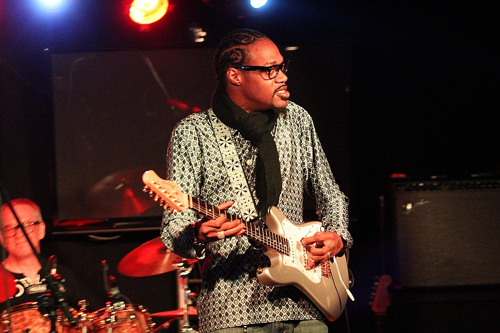 Blue Monk i jego blues rockowy skok w bok