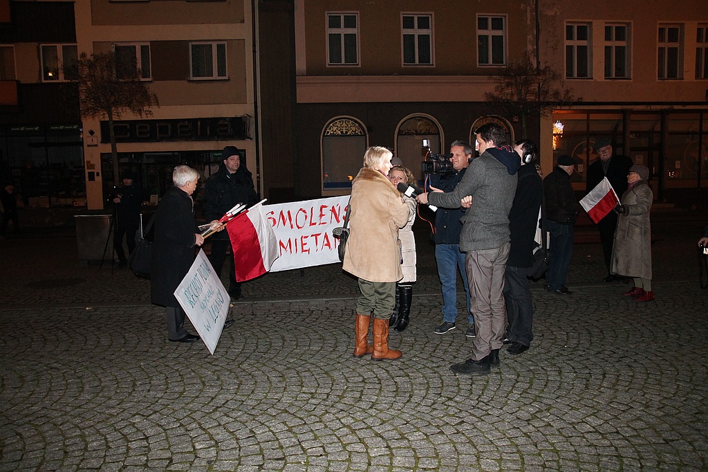 Protest pod teatrem. „Rechot Putina ... ”