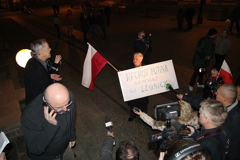 Protest pod teatrem. „Rechot Putina ... ”