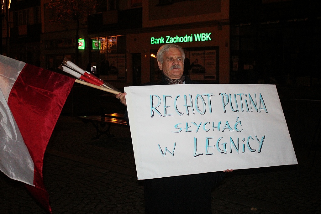 Protest pod teatrem. „Rechot Putina ... ”