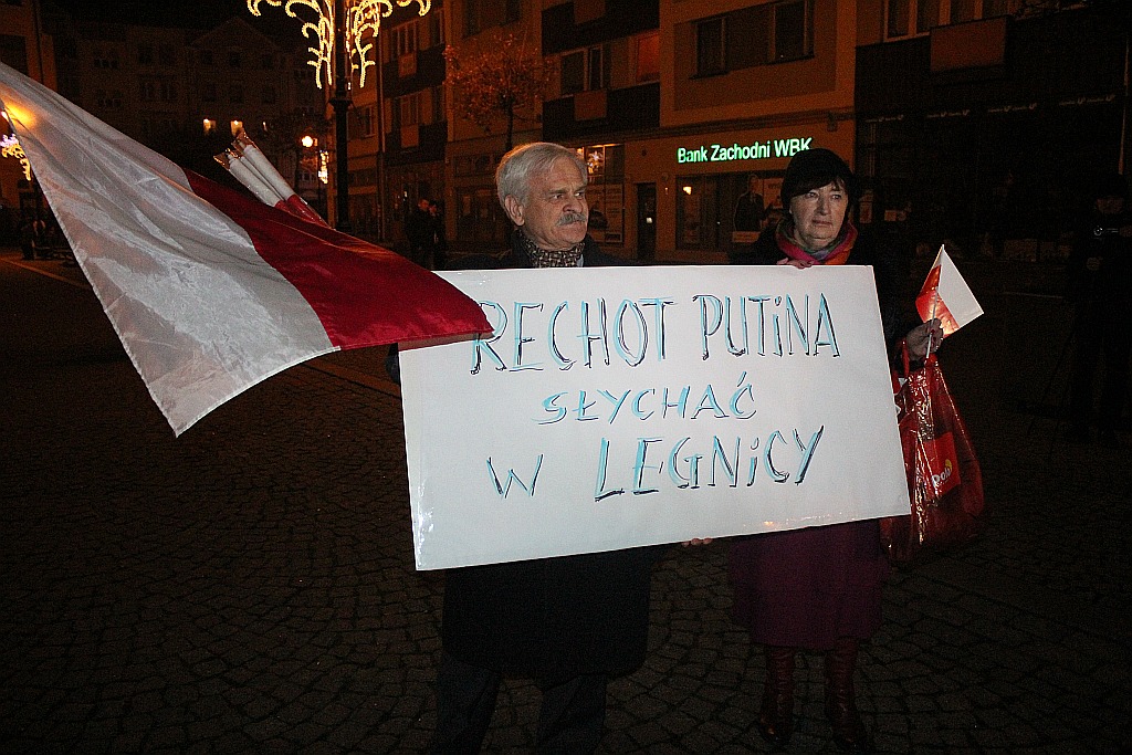Protest pod teatrem. „Rechot Putina ... ”