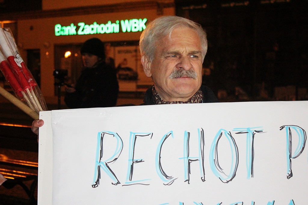 Protest pod teatrem. „Rechot Putina ... ”