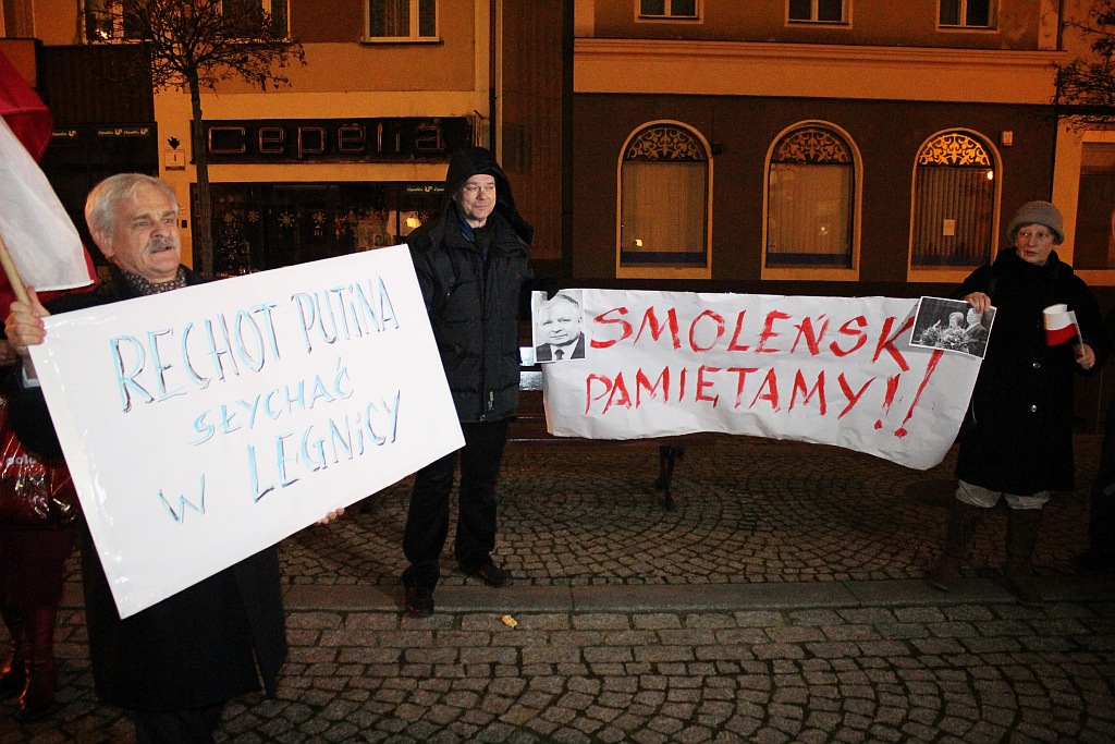 Protest pod teatrem. „Rechot Putina ... ”