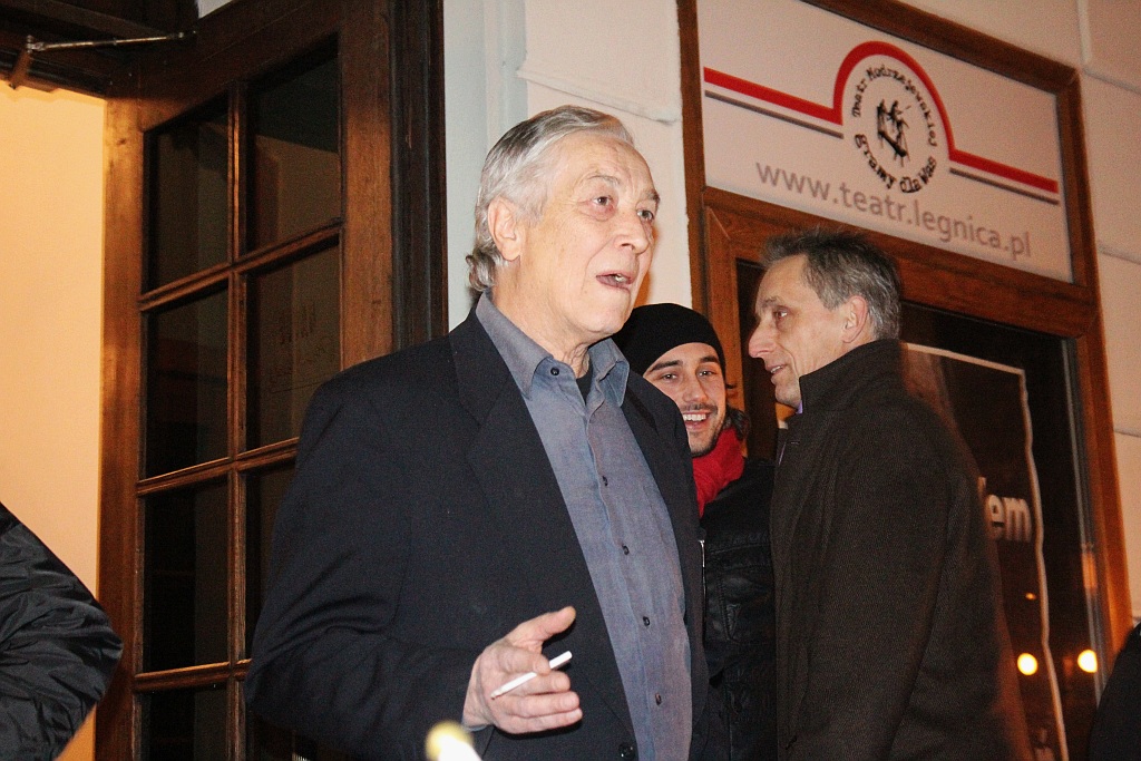 Protest pod teatrem. „Rechot Putina ... ”